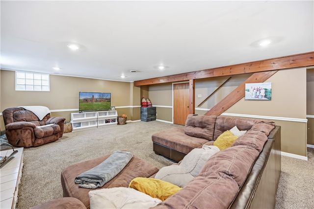 516 Wallace Run Rd, Beaver Falls, PA 15010
