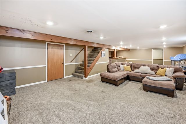 516 Wallace Run Rd, Beaver Falls, PA 15010
