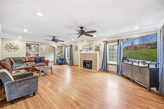 516 Wallace Run Rd, Beaver Falls, PA 15010