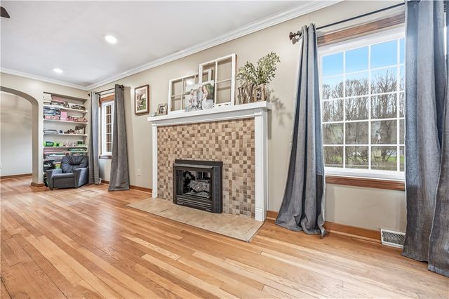 516 Wallace Run Rd, Beaver Falls, PA 15010