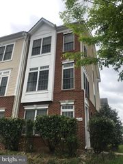 42641 HOMEFRONT TER, Chantilly, VA 20152