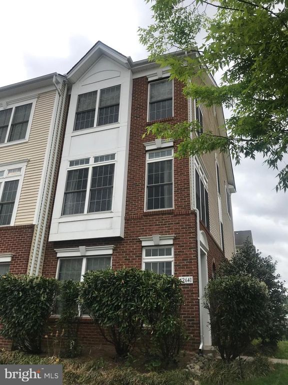 42641 HOMEFRONT TER, Chantilly, VA 20152