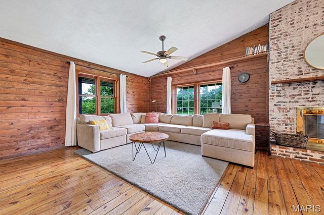 17407 State Highway 109, Dow, IL 62022