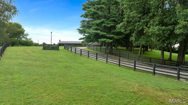 17407 State Highway 109, Dow, IL 62022