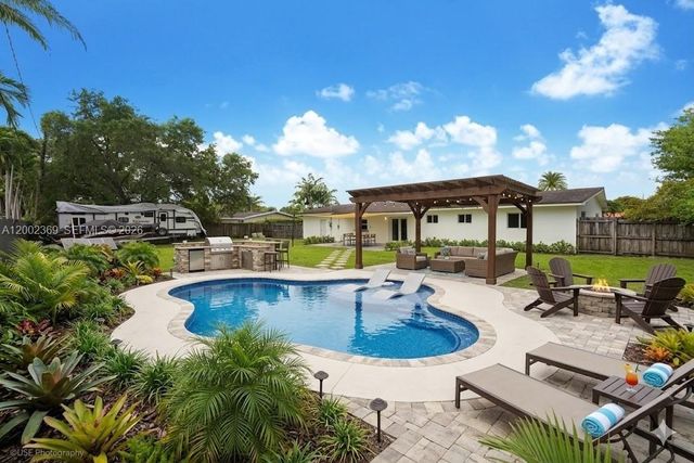 11705 SW 97th Ct, Miami, FL 33176