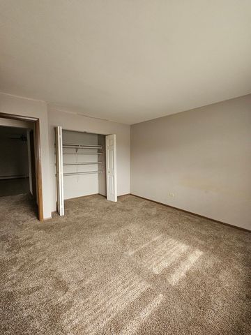 1450 Getzelman Drive 2E, Elgin, IL 60123