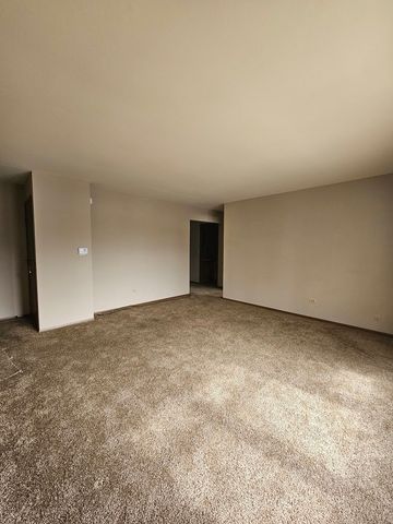 1450 Getzelman Drive 2E, Elgin, IL 60123