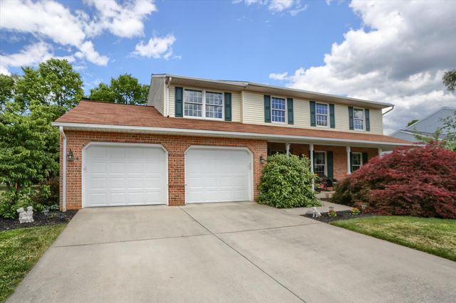 50 BOURBON RED DR, Mechanicsburg, PA 17050