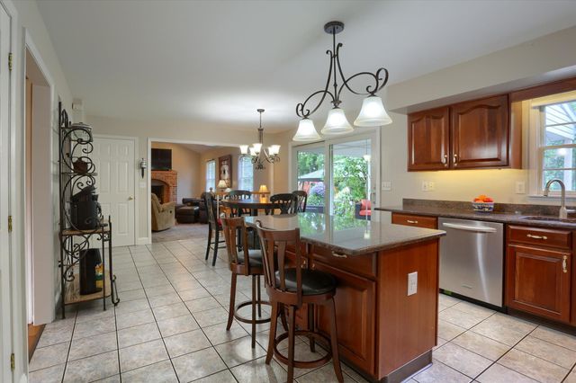 50 BOURBON RED DR, Mechanicsburg, PA 17050
