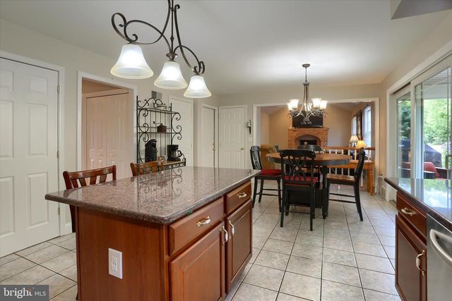 50 BOURBON RED DR, Mechanicsburg, PA 17050