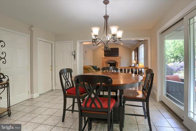 50 BOURBON RED DR, Mechanicsburg, PA 17050