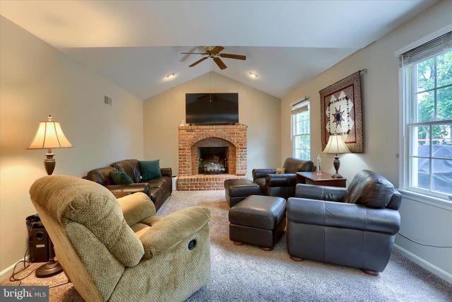 50 BOURBON RED DR, Mechanicsburg, PA 17050