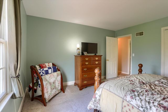 50 BOURBON RED DR, Mechanicsburg, PA 17050