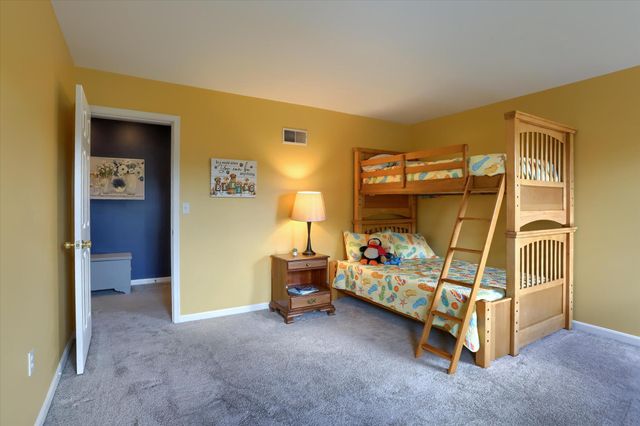 50 BOURBON RED DR, Mechanicsburg, PA 17050