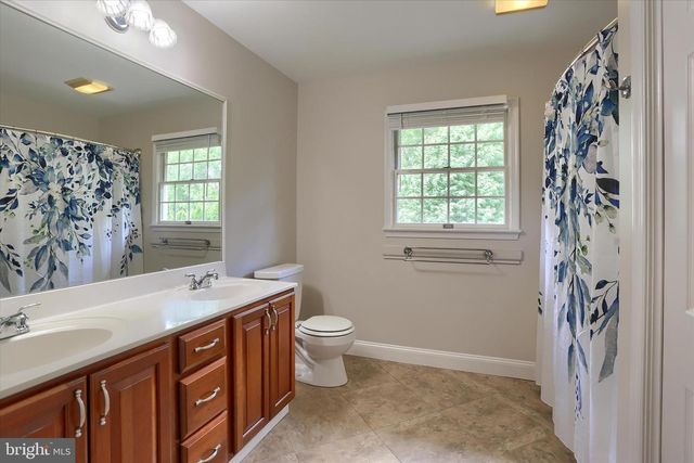 50 BOURBON RED DR, Mechanicsburg, PA 17050