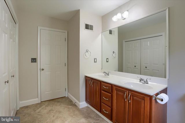 50 BOURBON RED DR, Mechanicsburg, PA 17050