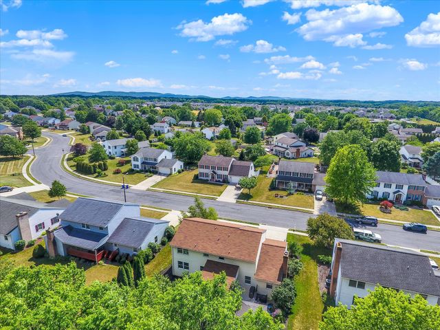 50 BOURBON RED DR, Mechanicsburg, PA 17050