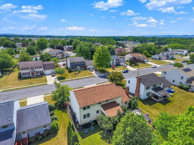 50 BOURBON RED DR, Mechanicsburg, PA 17050