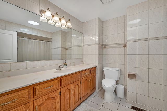 12305 S Spruce Court, Palos Heights, IL 60463