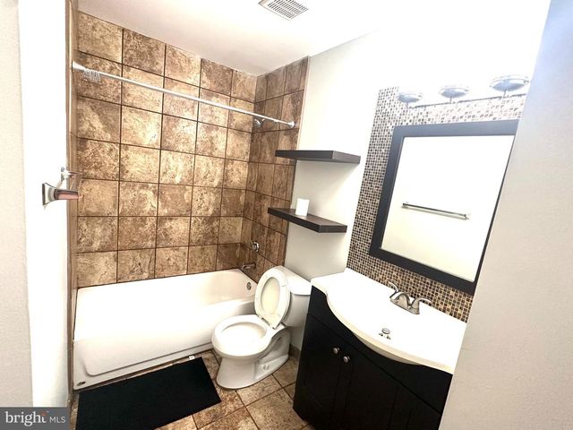 4901 RAVENS CREST DR, Plainsboro, NJ 08536