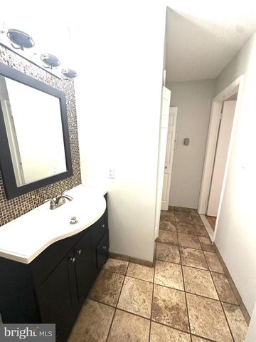 4901 RAVENS CREST DR, Plainsboro, NJ 08536