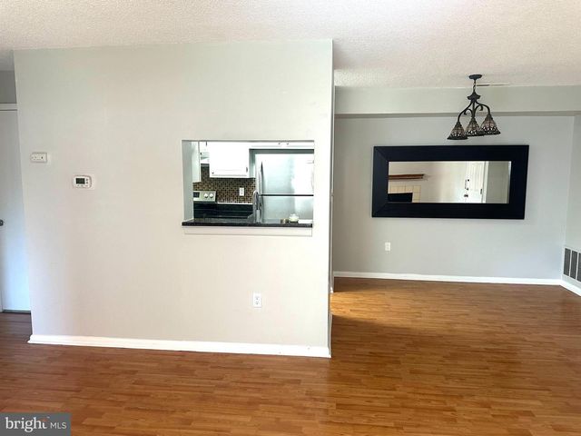4901 RAVENS CREST DR, Plainsboro, NJ 08536
