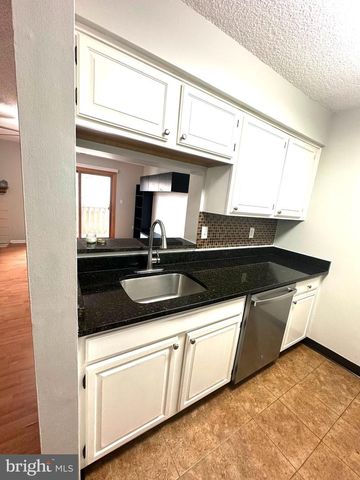 4901 RAVENS CREST DR, Plainsboro, NJ 08536