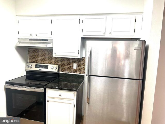 4901 RAVENS CREST DR, Plainsboro, NJ 08536