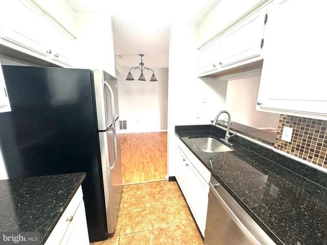 4901 RAVENS CREST DR, Plainsboro, NJ 08536