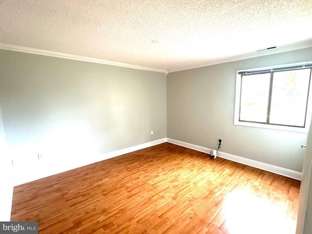 4901 RAVENS CREST DR, Plainsboro, NJ 08536