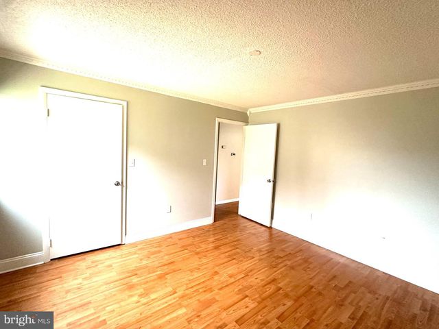 4901 RAVENS CREST DR, Plainsboro, NJ 08536