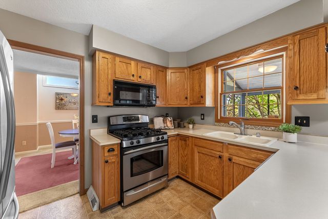 5131 Woodland Avenue, Davenport, IA 52807