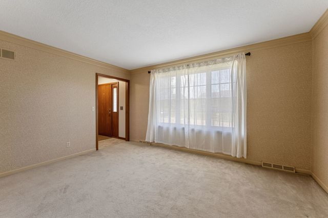 5131 Woodland Avenue, Davenport, IA 52807