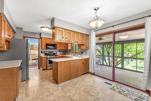 5131 Woodland Avenue, Davenport, IA 52807