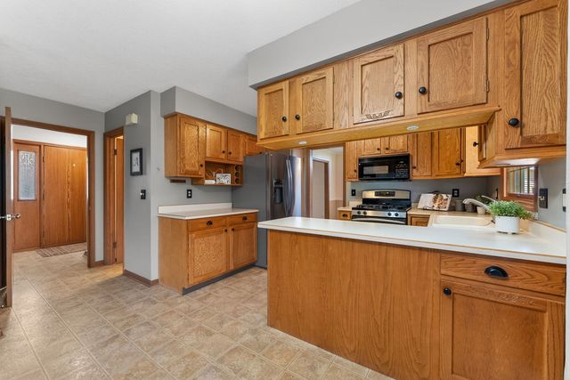 5131 Woodland Avenue, Davenport, IA 52807