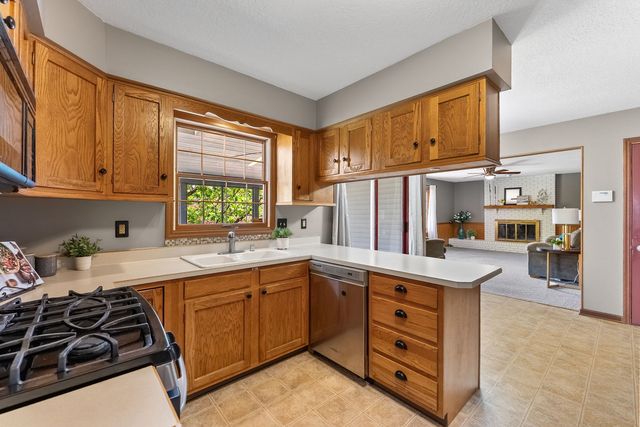 5131 Woodland Avenue, Davenport, IA 52807