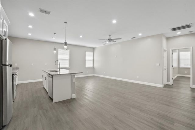 2924 W CHESTNUT STREET, Tampa, FL 33607