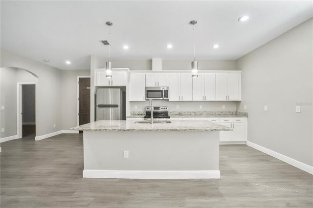 2924 W CHESTNUT STREET, Tampa, FL 33607