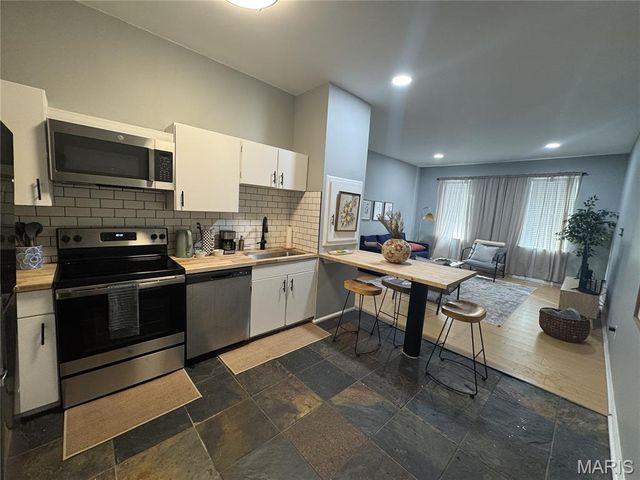 1007 Allen Avenue, St Louis, MO 63104