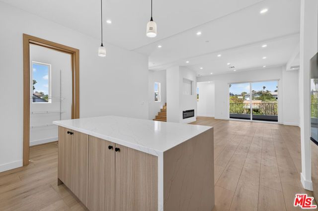 150 N Carondelet Street, Los Angeles, CA 90026