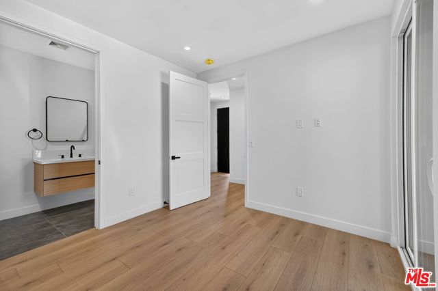 150 N Carondelet Street, Los Angeles, CA 90026