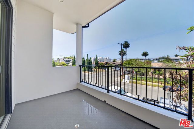 150 N Carondelet Street, Los Angeles, CA 90026