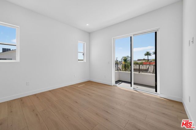 150 N Carondelet Street, Los Angeles, CA 90026