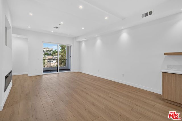 150 N Carondelet Street, Los Angeles, CA 90026