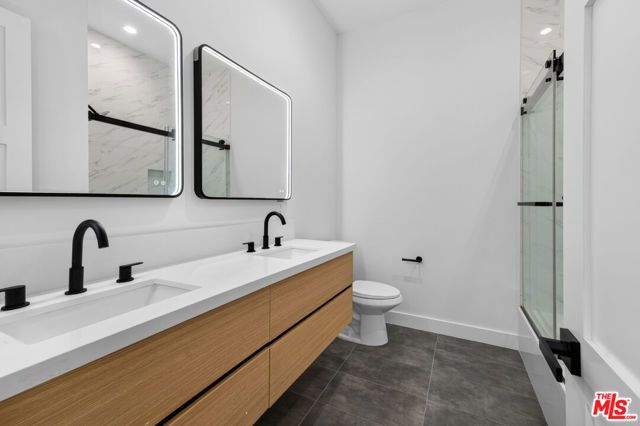 150 N Carondelet Street, Los Angeles, CA 90026