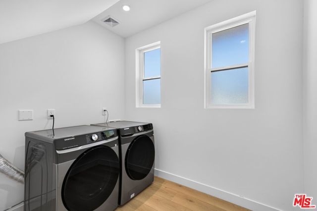 150 N Carondelet Street, Los Angeles, CA 90026