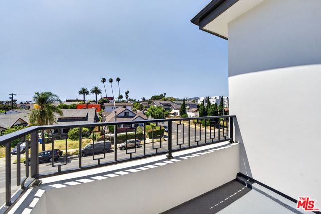 150 N Carondelet Street, Los Angeles, CA 90026