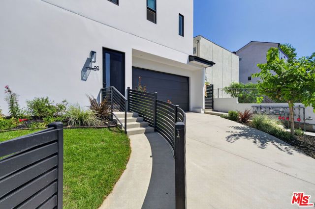 150 N Carondelet Street, Los Angeles, CA 90026