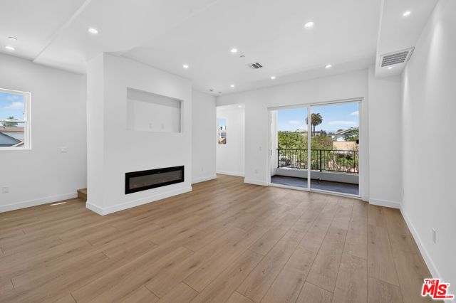 150 N Carondelet Street, Los Angeles, CA 90026