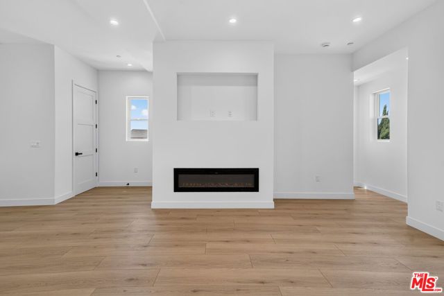 150 N Carondelet Street, Los Angeles, CA 90026